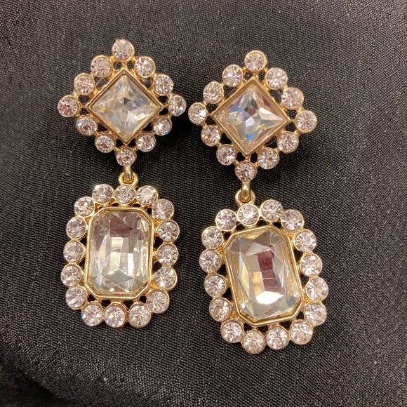 EARRINGS. Gold tone n Stones. Stunning - Picture 6 of 11